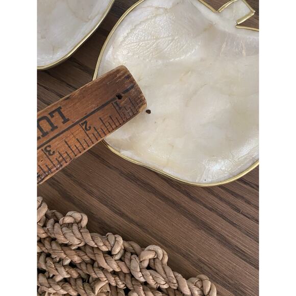 Vintage Capiz Shell Mother Of Pearl Trinket Dishes With Gold Edging Set Of 2 - Picture 6 of 6